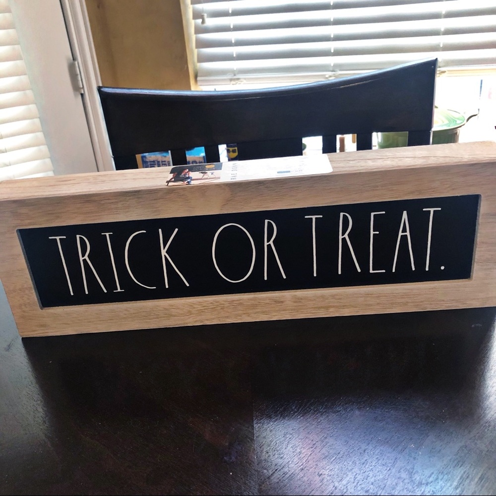 NWT Rae Dunn TRICK OR TREAT Sign